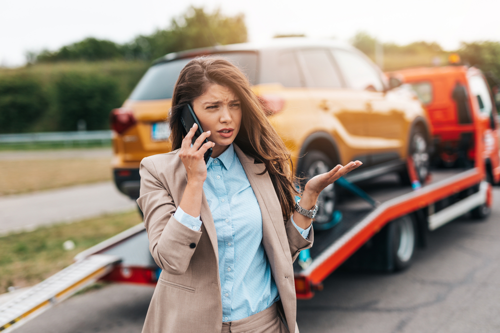 Pułapka nieznajomości prawa: Dlaczego niesprawne auto na lawecie też musi mieć OC?