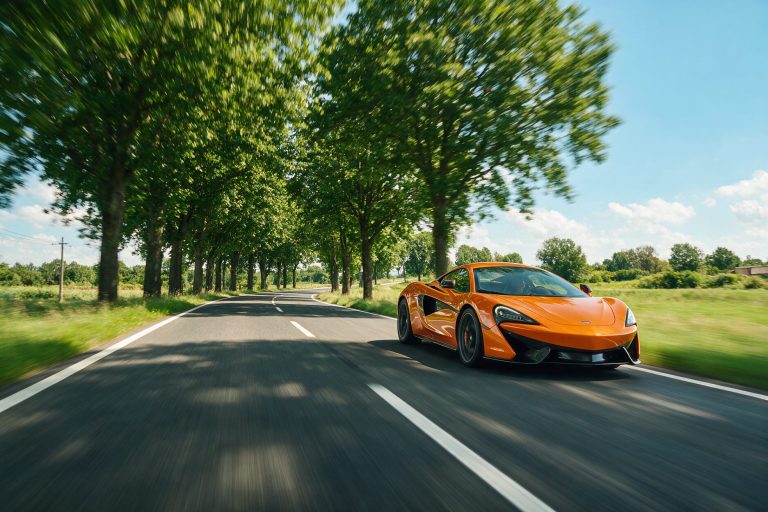 McLaren wpadł w dziurę. 450 tys. zł odszkodowania wyczerpało polisę OC gminy